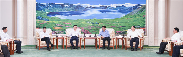 图片 巴音朝鲁景俊海会见王健林一行并实地察看长春国际影都项目进展情况